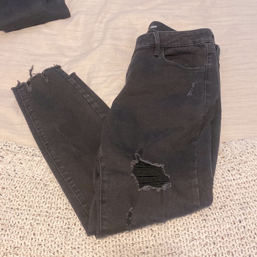 Women's Distressed Black Skinny Jeans